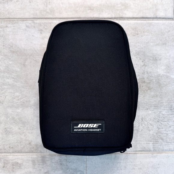 BOSE A20 AVIATION Pilot Headset - Picture 2 of 6